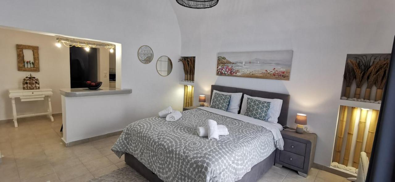 Alexandra's Willa Fira (Santorini)